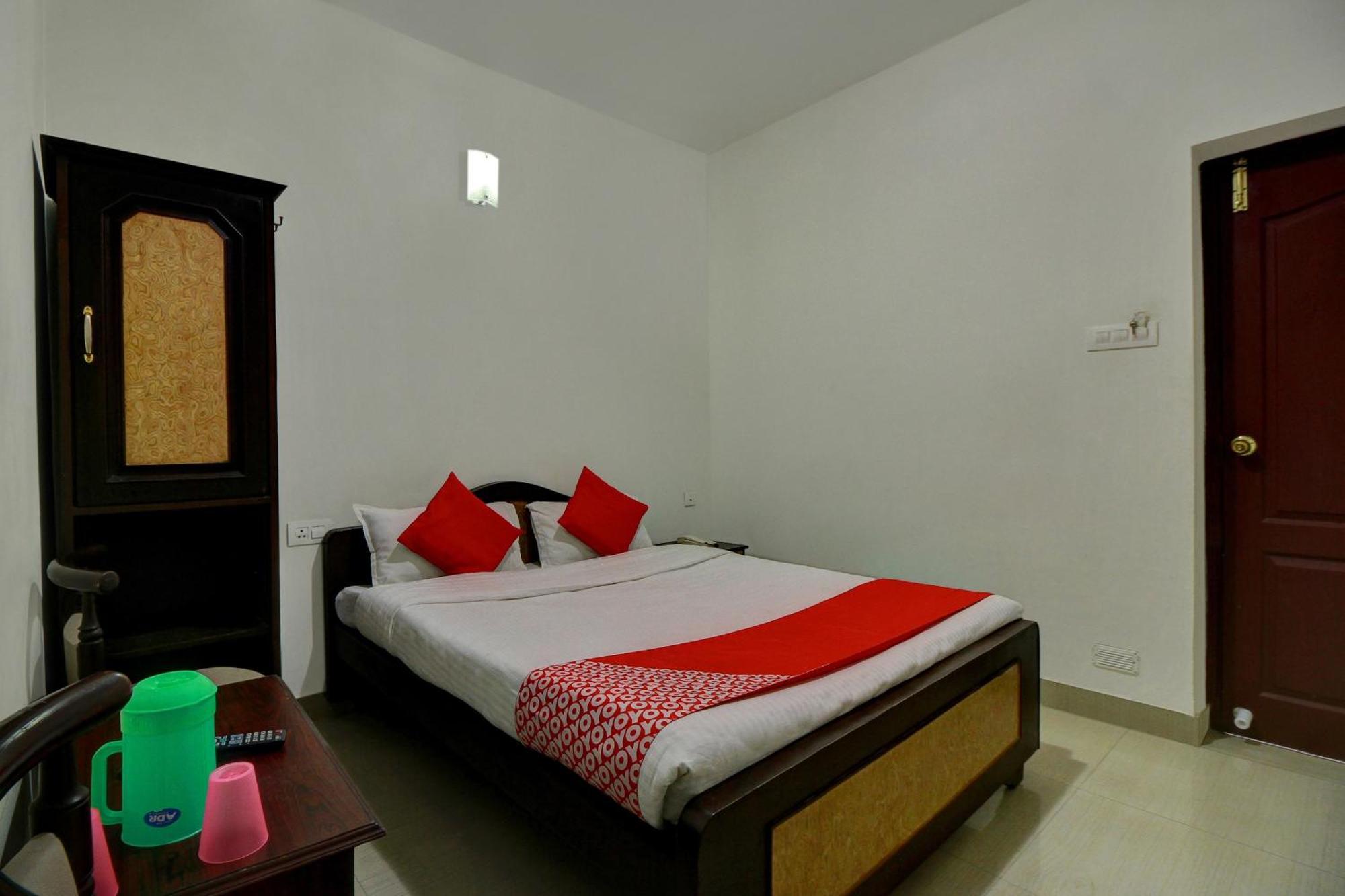 Hotel Rj Inn Кодайканал Экстерьер фото