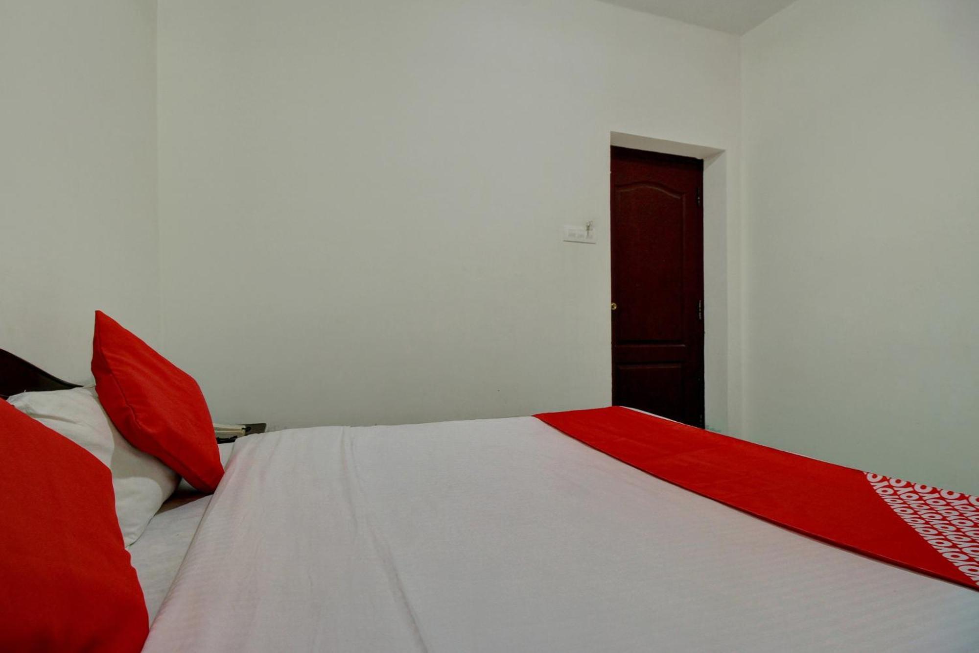 Hotel Rj Inn Кодайканал Экстерьер фото