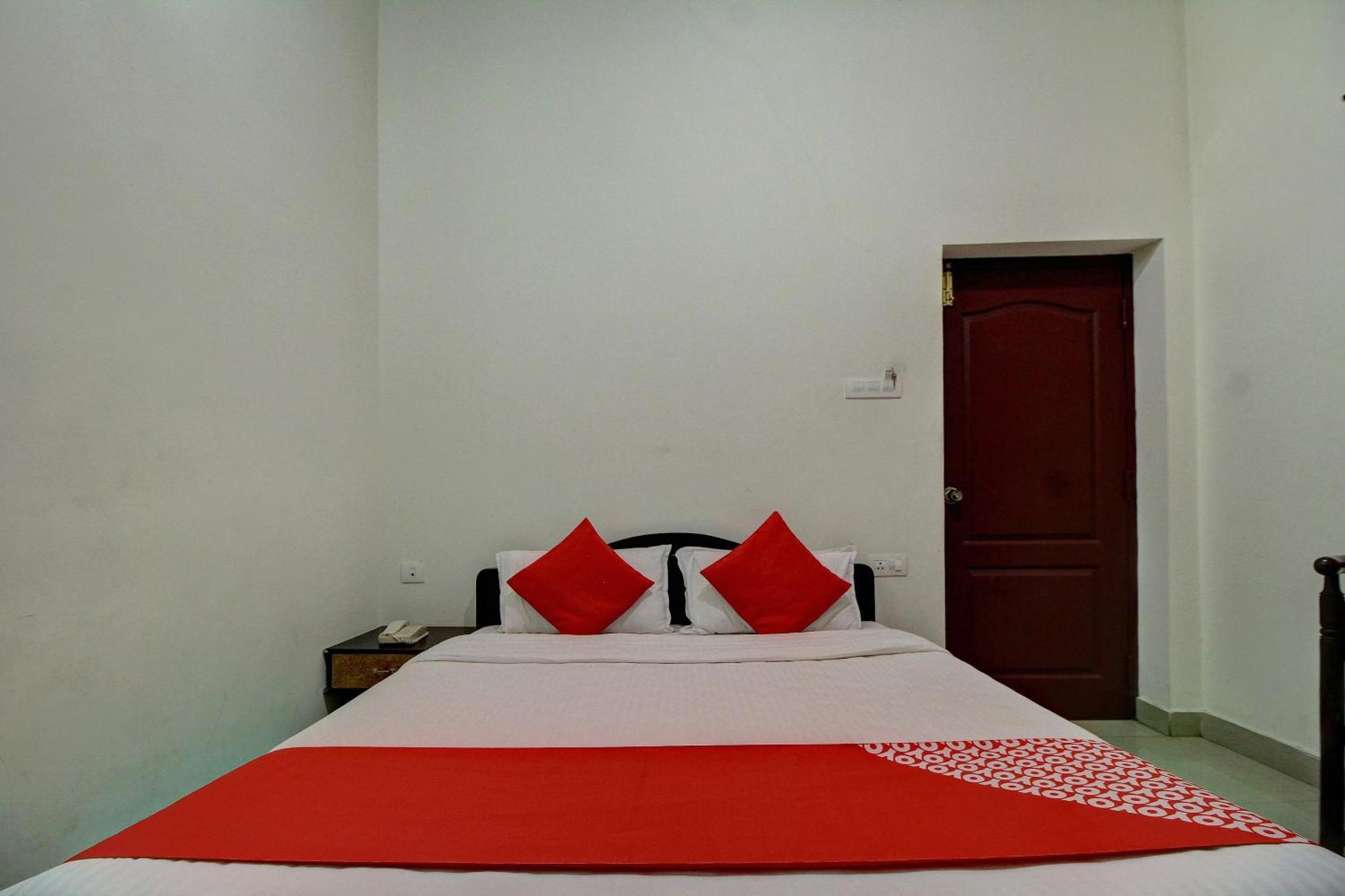 Hotel Rj Inn Кодайканал Экстерьер фото